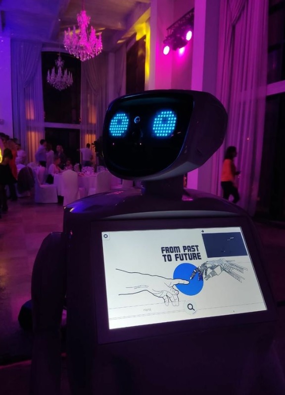 Компания Гефест Проекция Сочи предоставила в аренду робота на мероприятие